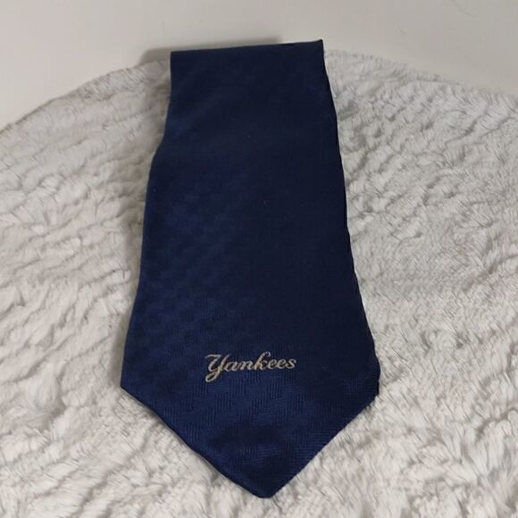Ralph Marlin New York "Yankees" Silk Neck Tie - Picture 5 of 5